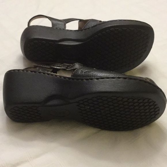 b.o.c. Wedge Leather Sandal w/Heel Strap & Buckle - Picture 4 of 7